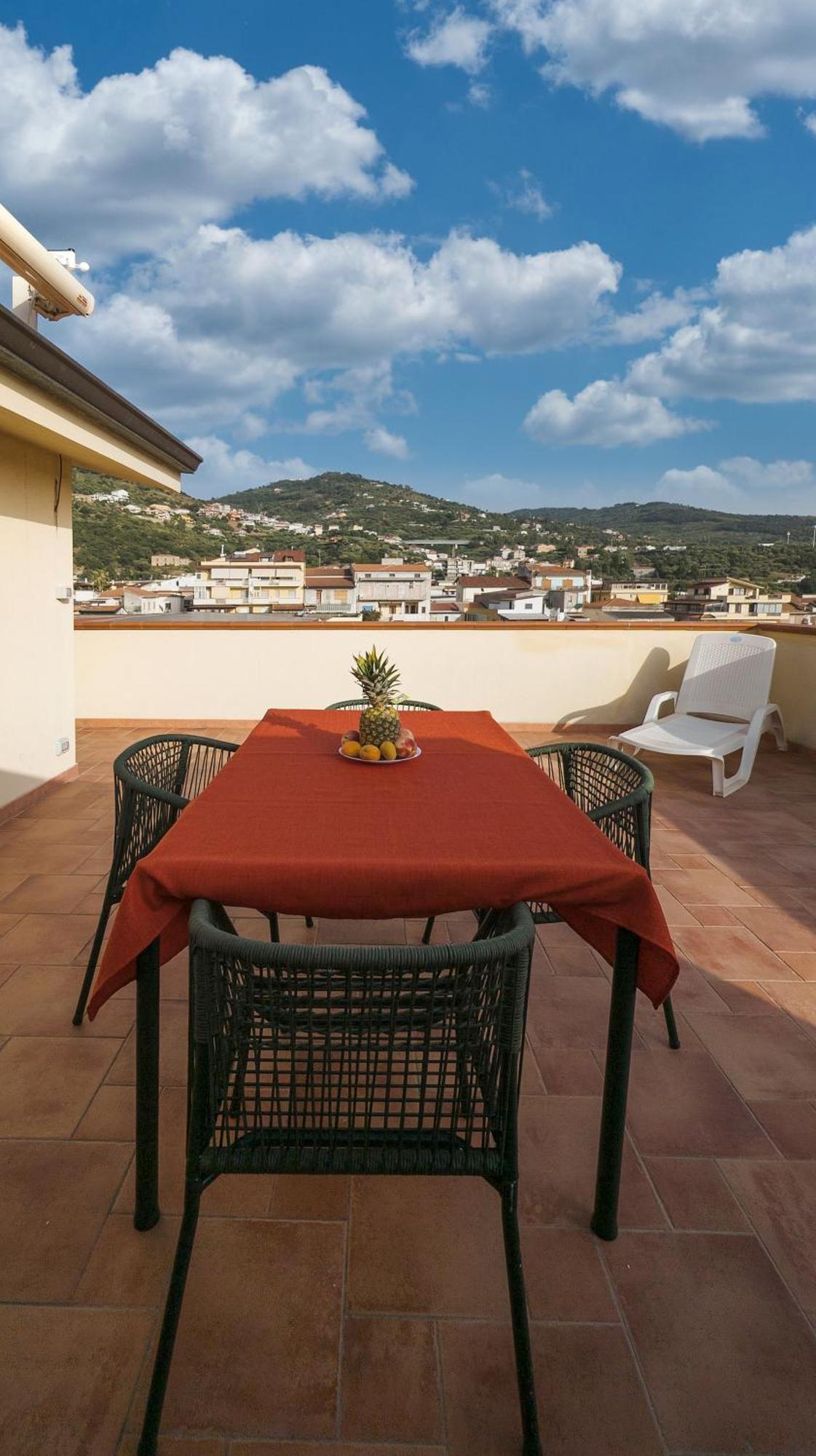 Magico Apartments - 450M Dalla Spiaggia Capo dʼOrlando Exterior foto
