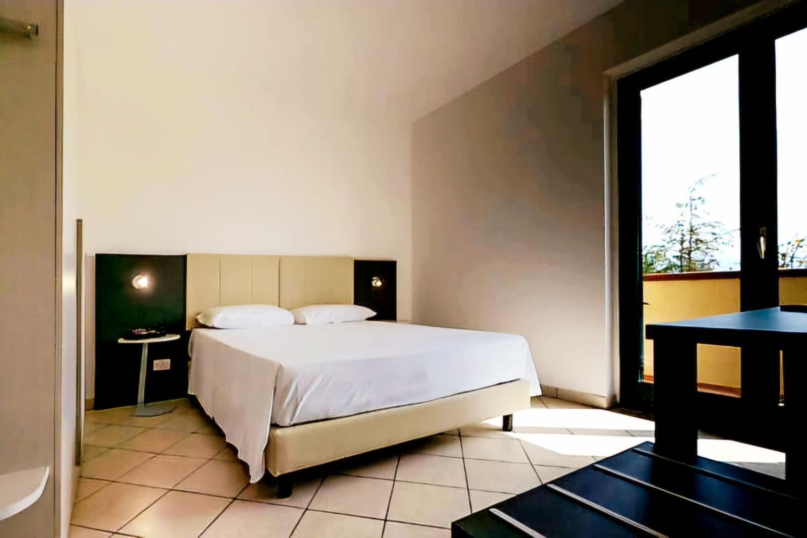 Magico Apartments - 450M Dalla Spiaggia Capo dʼOrlando Exterior foto