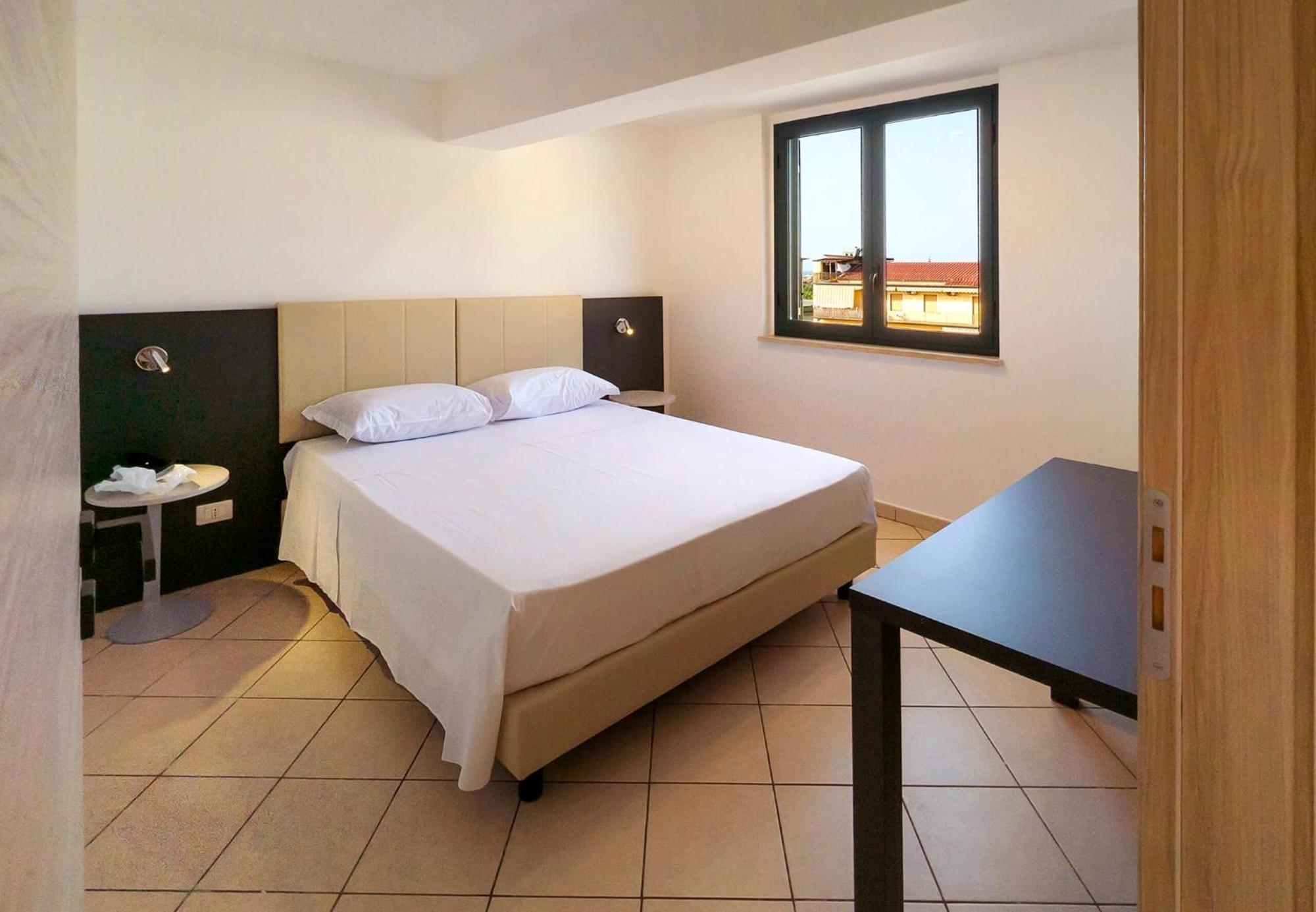 Magico Apartments - 450M Dalla Spiaggia Capo dʼOrlando Exterior foto