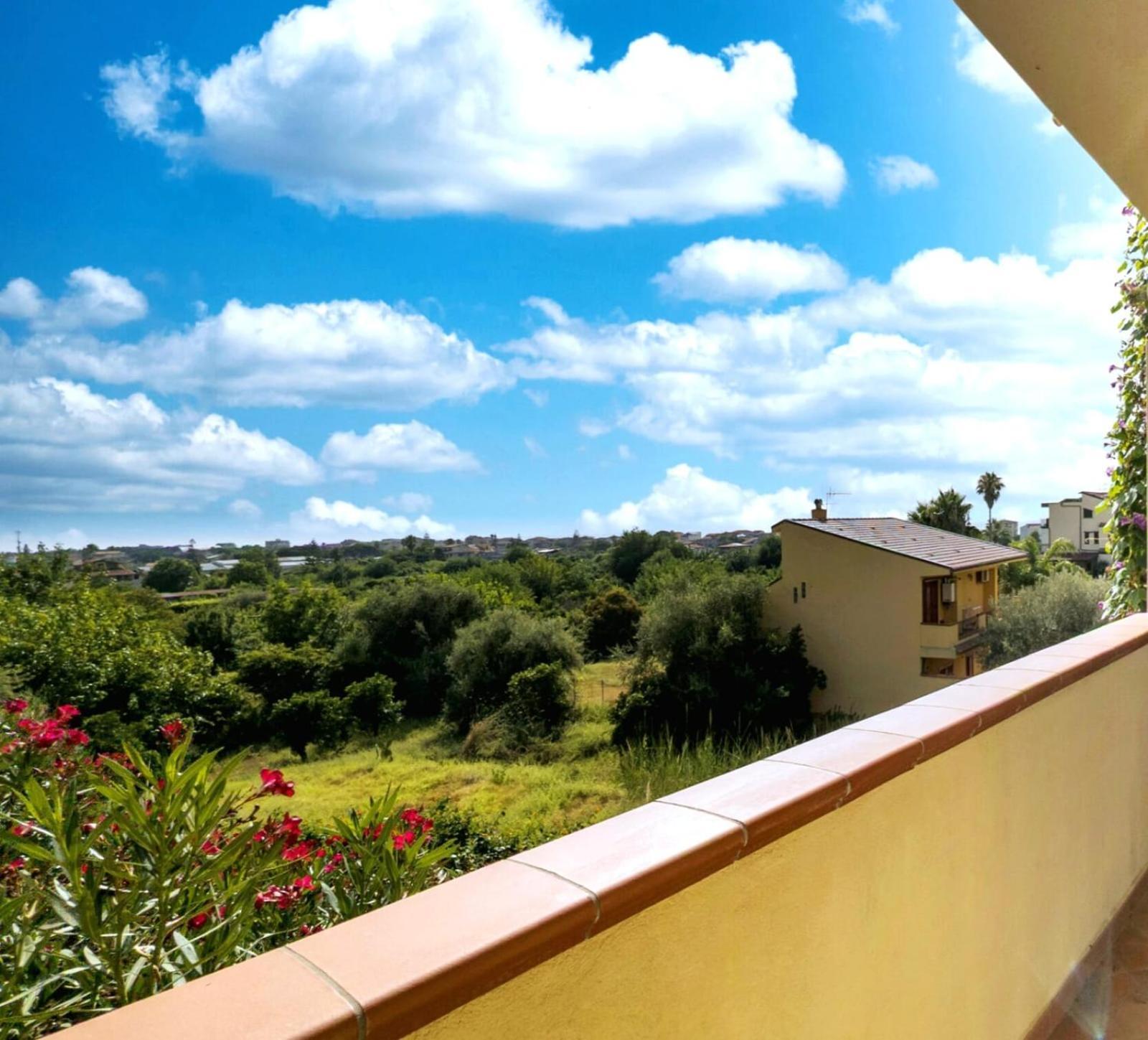 Magico Apartments - 450M Dalla Spiaggia Capo dʼOrlando Exterior foto